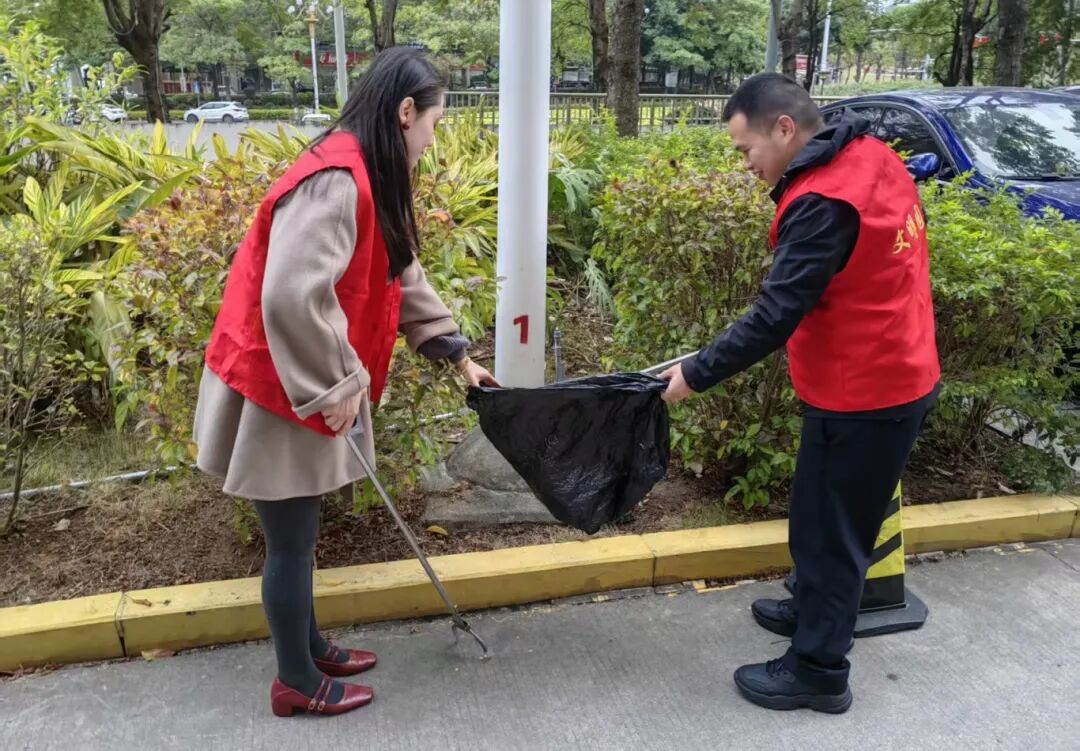 彎腰一秒，讓園區(qū)顏值“滿格”！